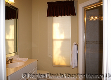 Naples Florida Vacation Homes | Neapolitan Home: Master Bathroom