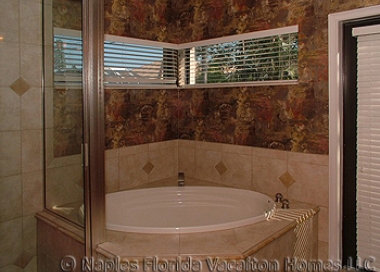 Naples Florida Vacation Homes | Sorrento Home: Master Bathroom Tub